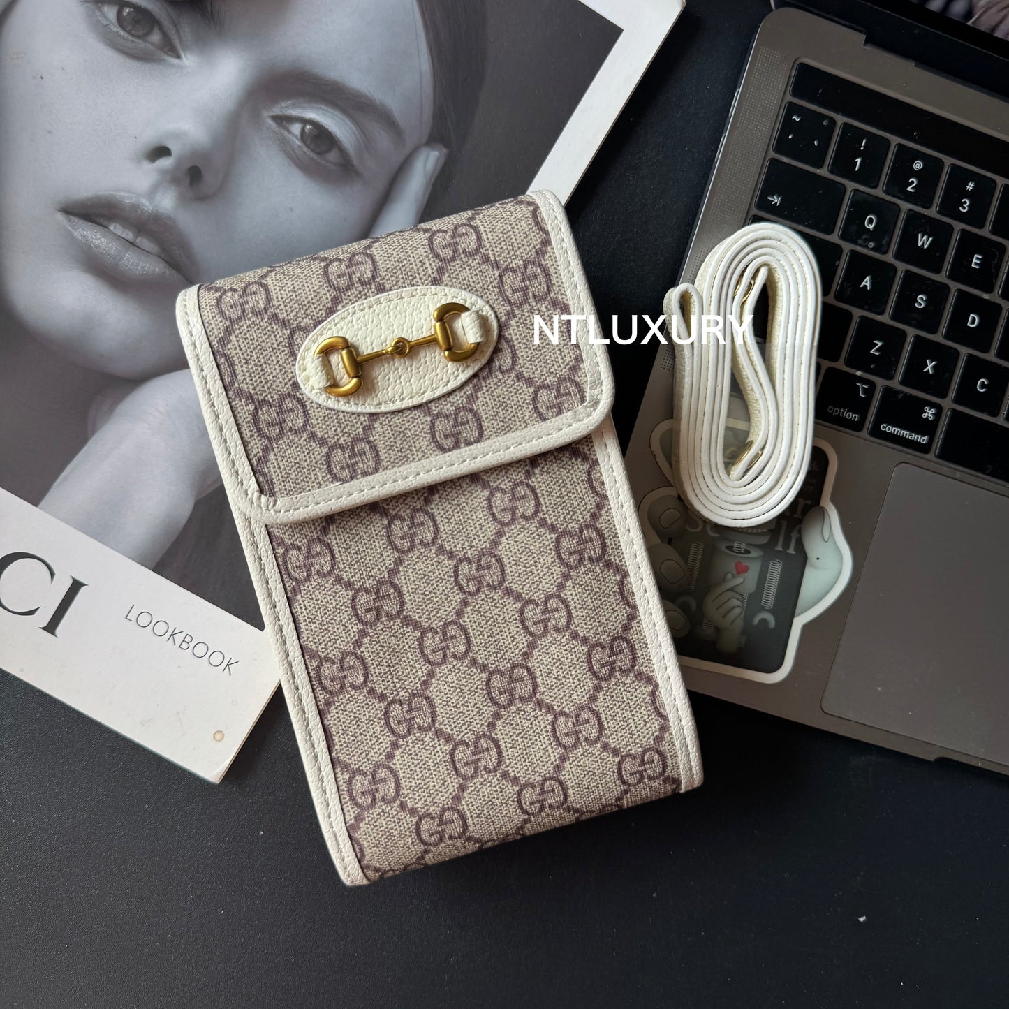 Joli sac pour tous les téléphones