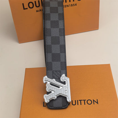Gürtel mit horizontaler Textur und Schnalle (schwarz, durchbrochen)