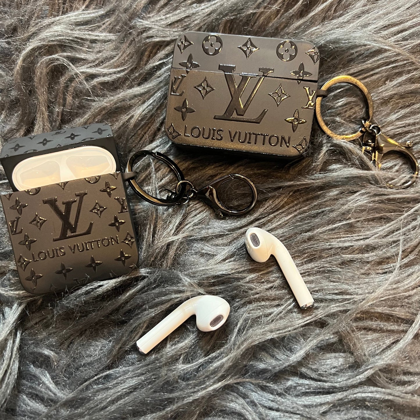 Schwarze trendige Airpods Hülle (Big Love)