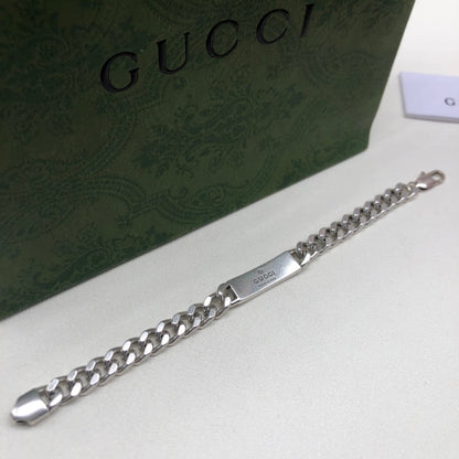 Bracelet avec logo lettres classique