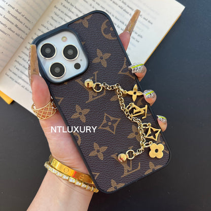 Coque de téléphone Amour traditionnel avec chaîne florale