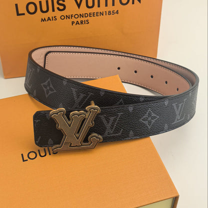 Horizontal Textured Buckle Belt (Black Pattern)