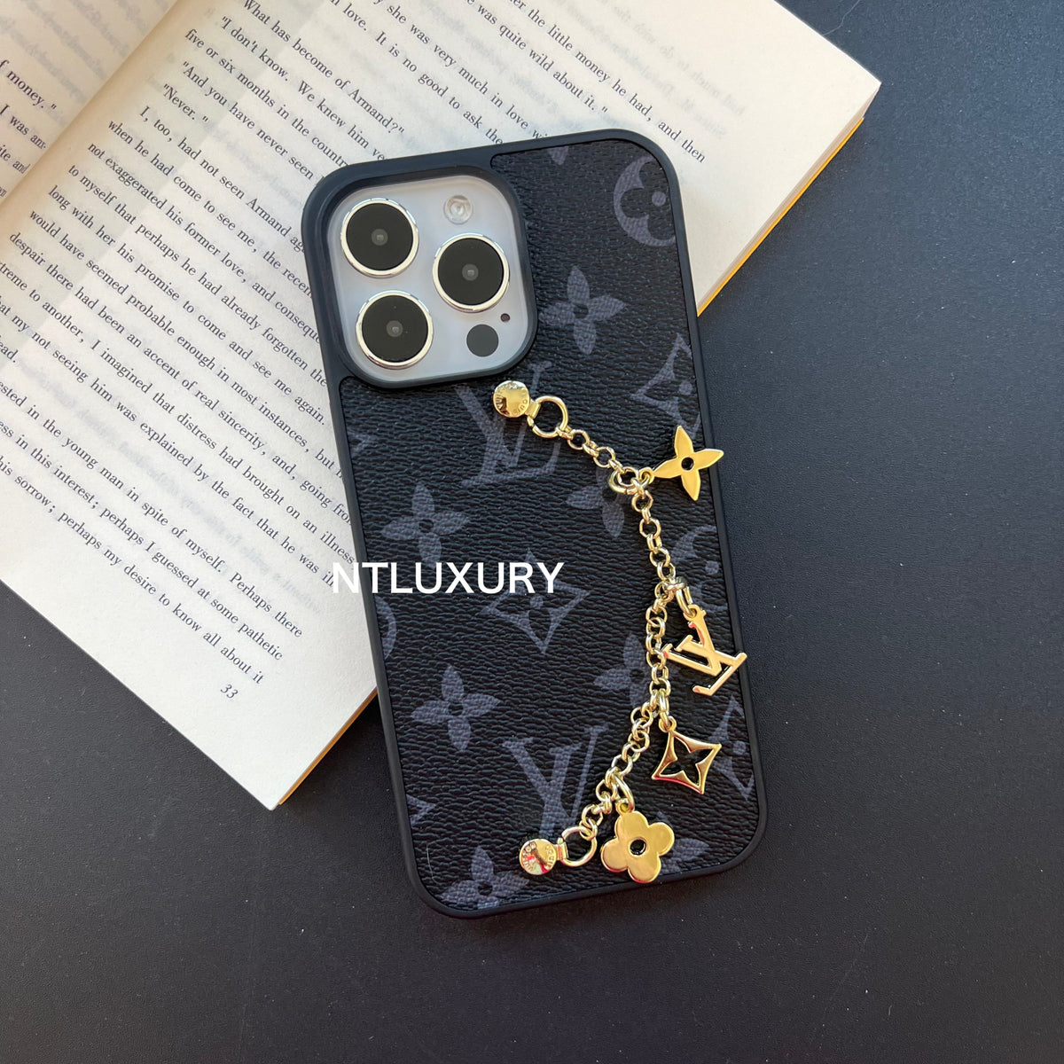 Coque de téléphone Amour traditionnel avec chaîne florale
