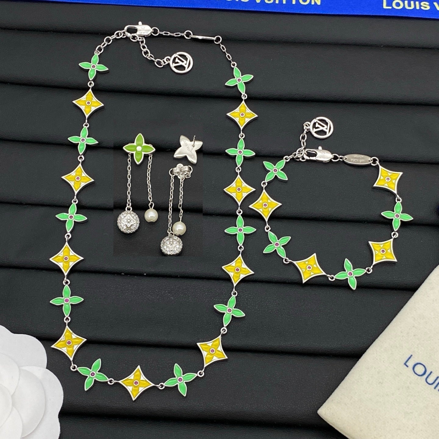 Catch your eye Love Earrings & Bracelet & Necklace 3 Set (3 Color of Chain)