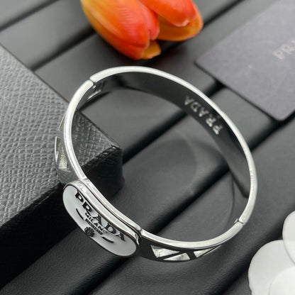 Veuillez aimer le bracelet
