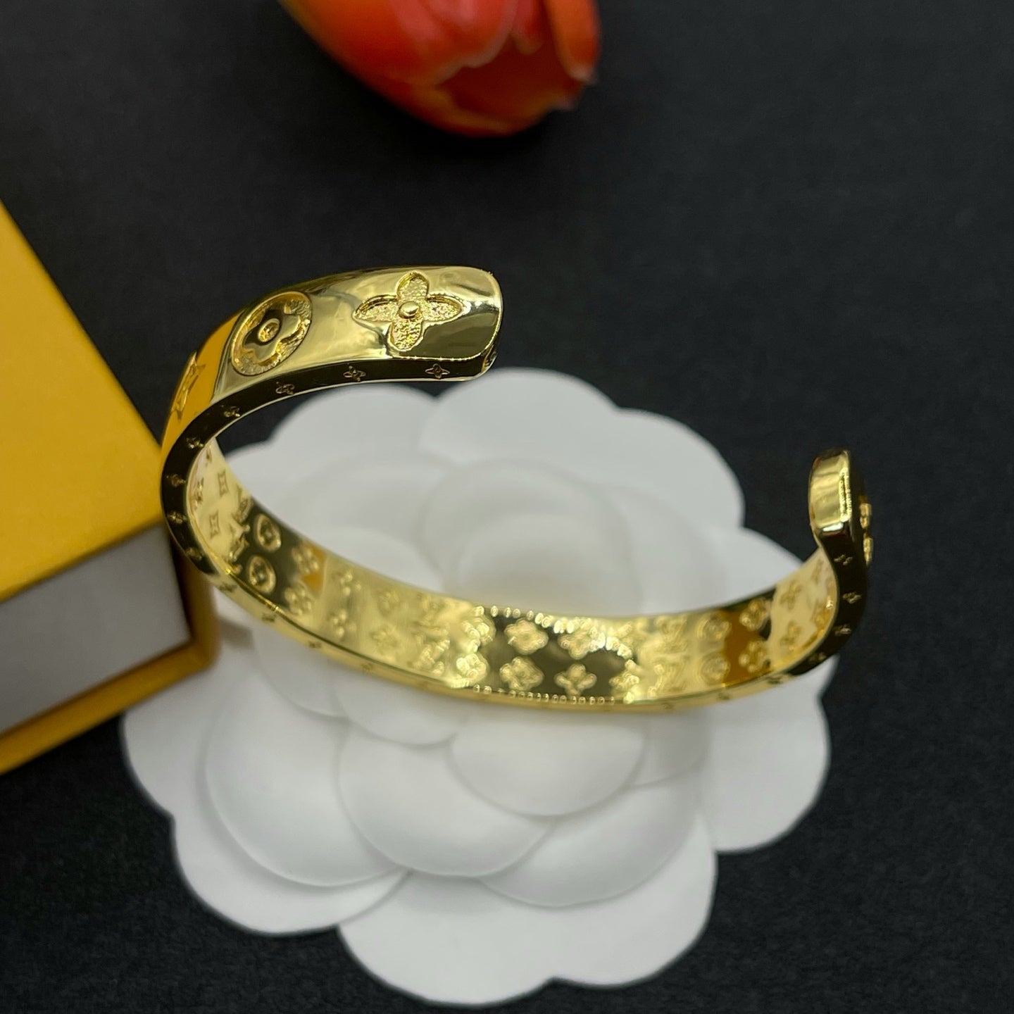 Love Pattern Bracelet