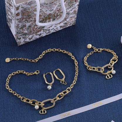 Ensemble de 3 boucles d'oreilles, bracelet et collier Colombe chaînette