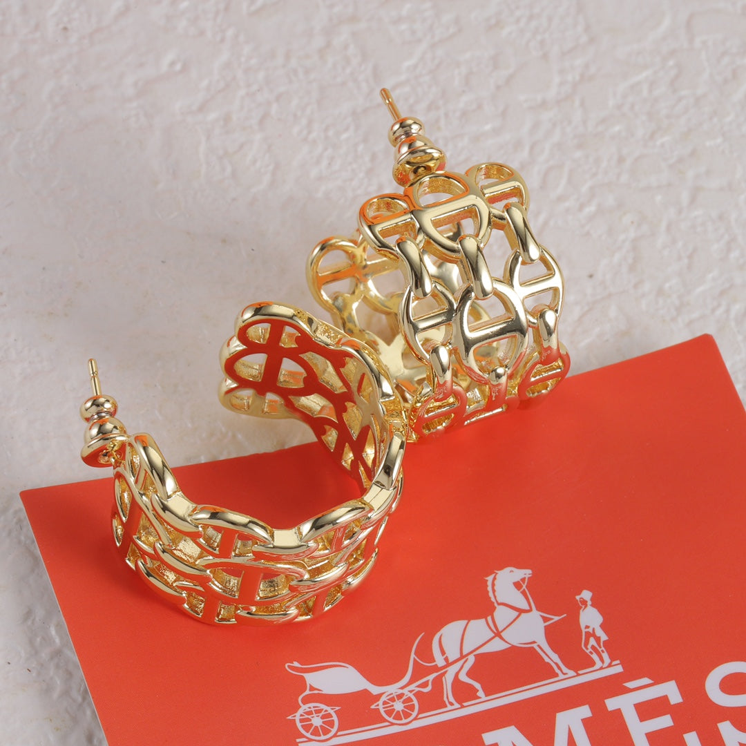 Pig Nose Openwork Earrings