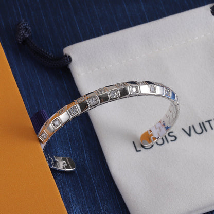 Bracelet ouvert Amour en or