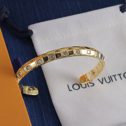 Bracelet ouvert Amour en or