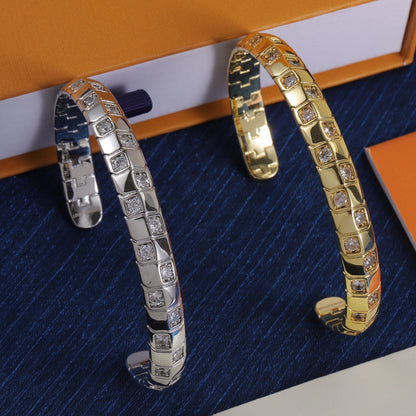 Bracelet ouvert Amour en or