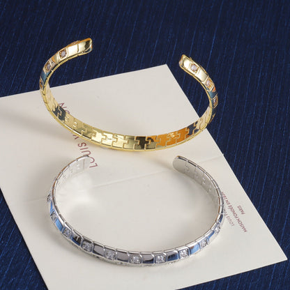 Bracelet ouvert Amour en or