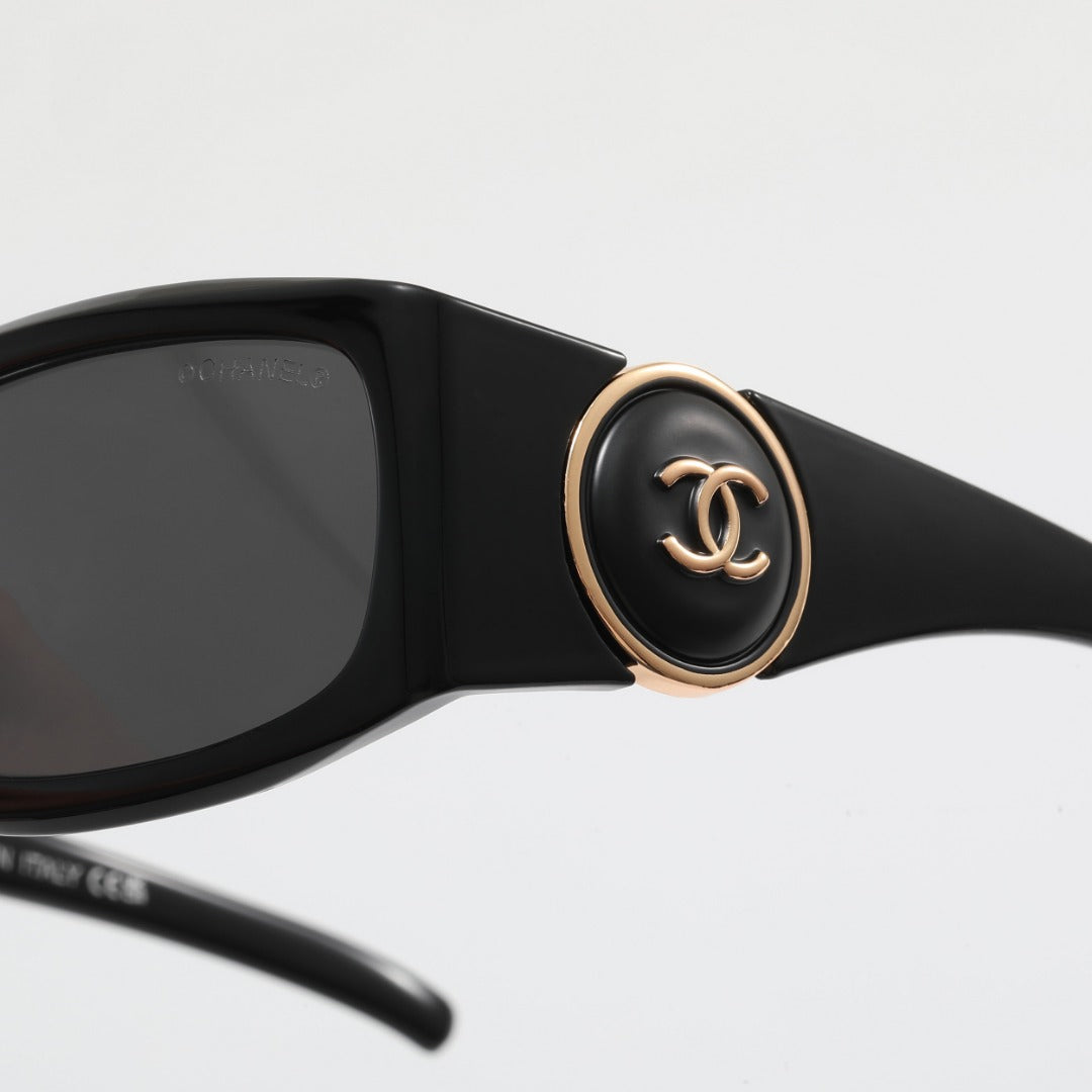 CC Button Frame Girl Design Sunglasses