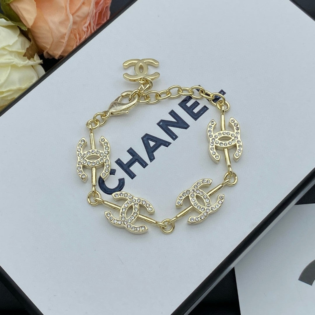 Chic Girl Design Necklace & Bracelet 2 Set (Gold)