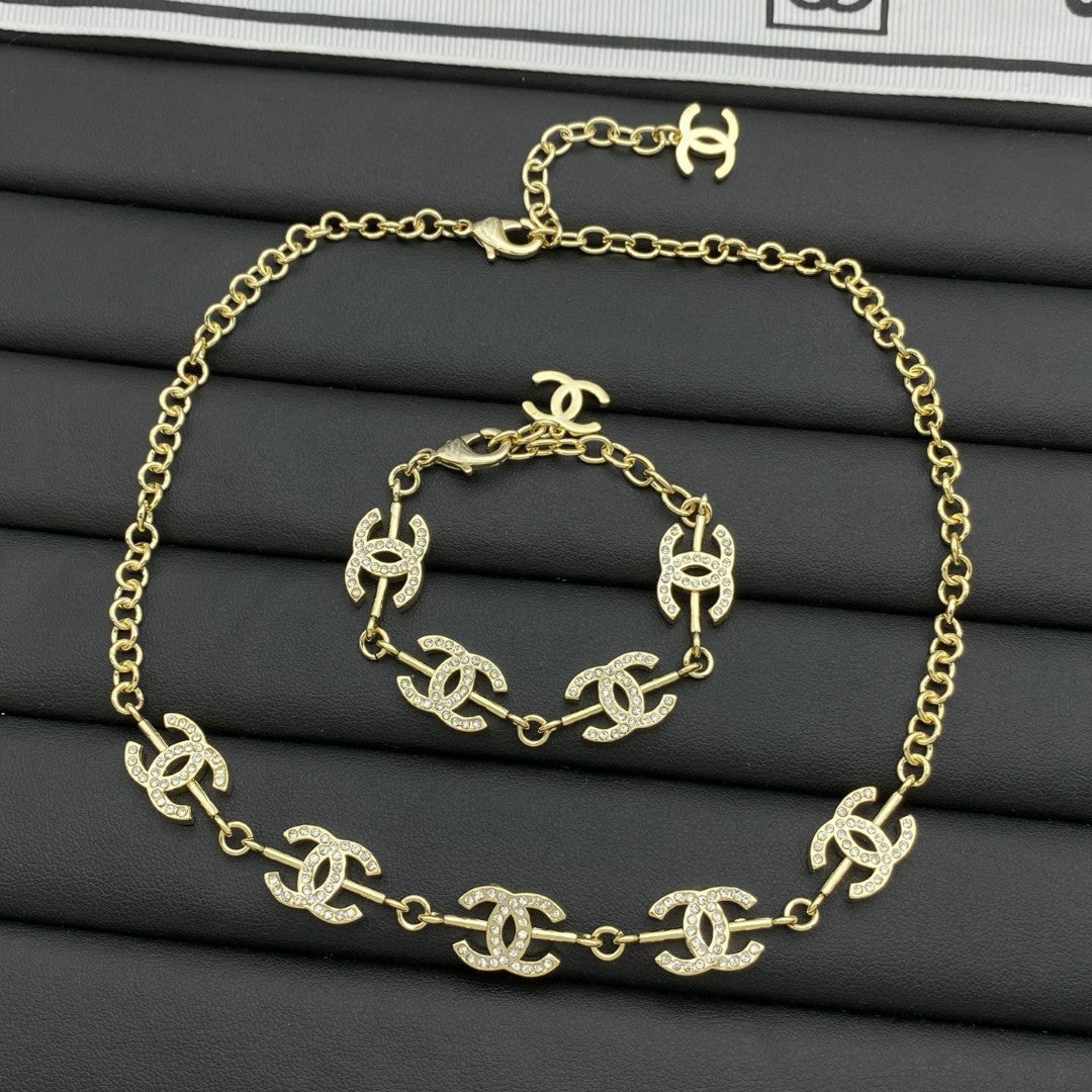 Chic Girl Design Necklace & Bracelet 2 Set (Gold)