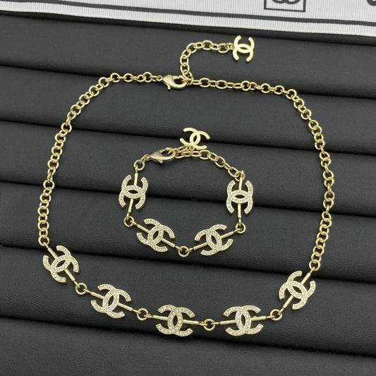 Chic Girl Design Necklace & Bracelet 2 Set (Gold)