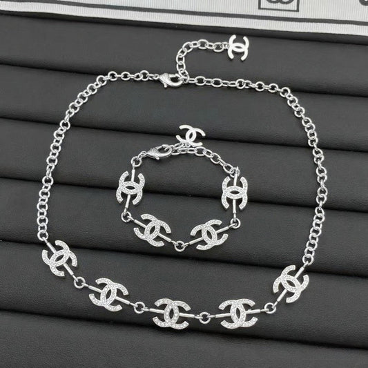 Chic Girl Design Necklace & Bracelet 2 Set (Silver)