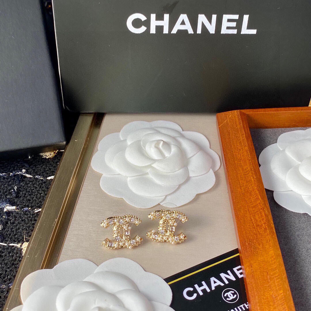 Glitter C Shining Earrings Stud