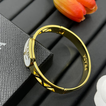 Veuillez aimer le bracelet