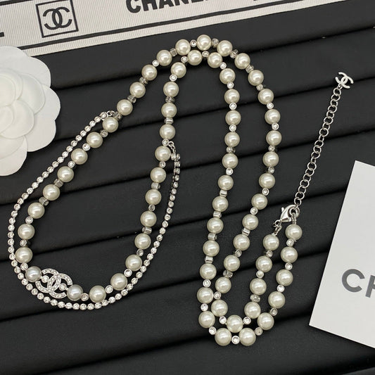 Pearl C Girl Sweater Chain