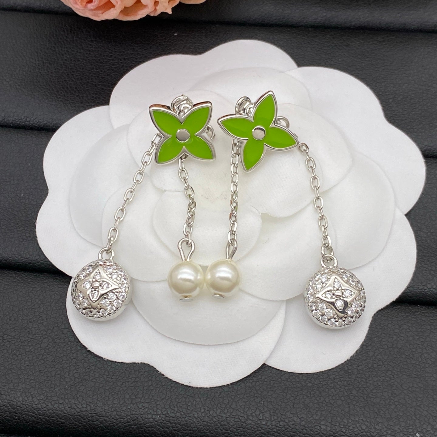 Catch your eye Love Earrings & Bracelet & Necklace 3 Set (3 Color of Chain)