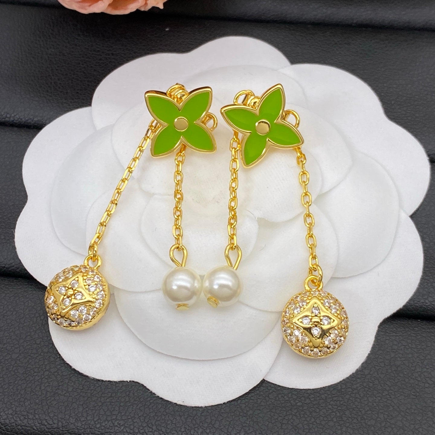 Catch your eye Love Earrings & Bracelet & Necklace 3 Set (3 Color of Chain)