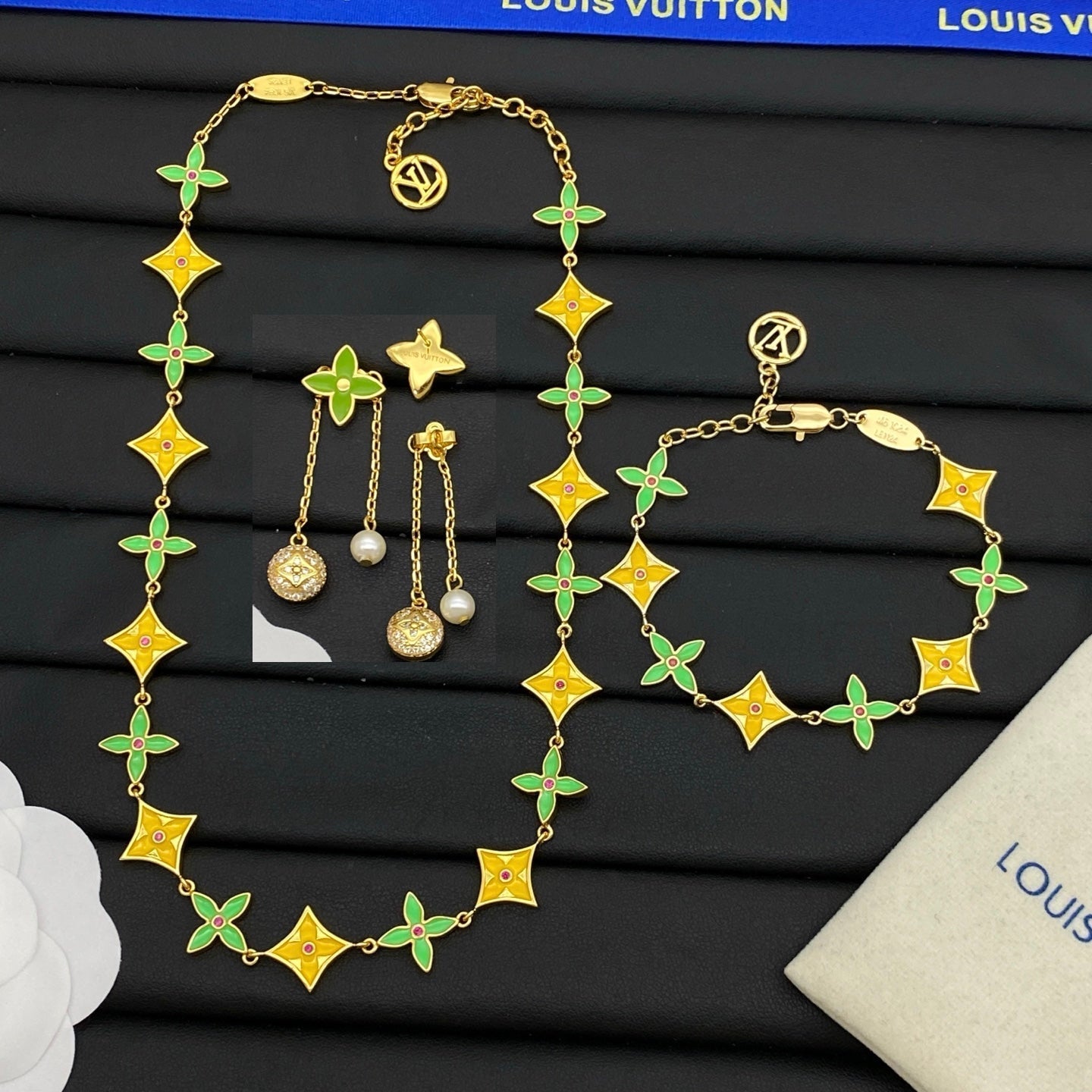 Catch your eye Love Earrings & Bracelet & Necklace 3 Set (3 Color of Chain)