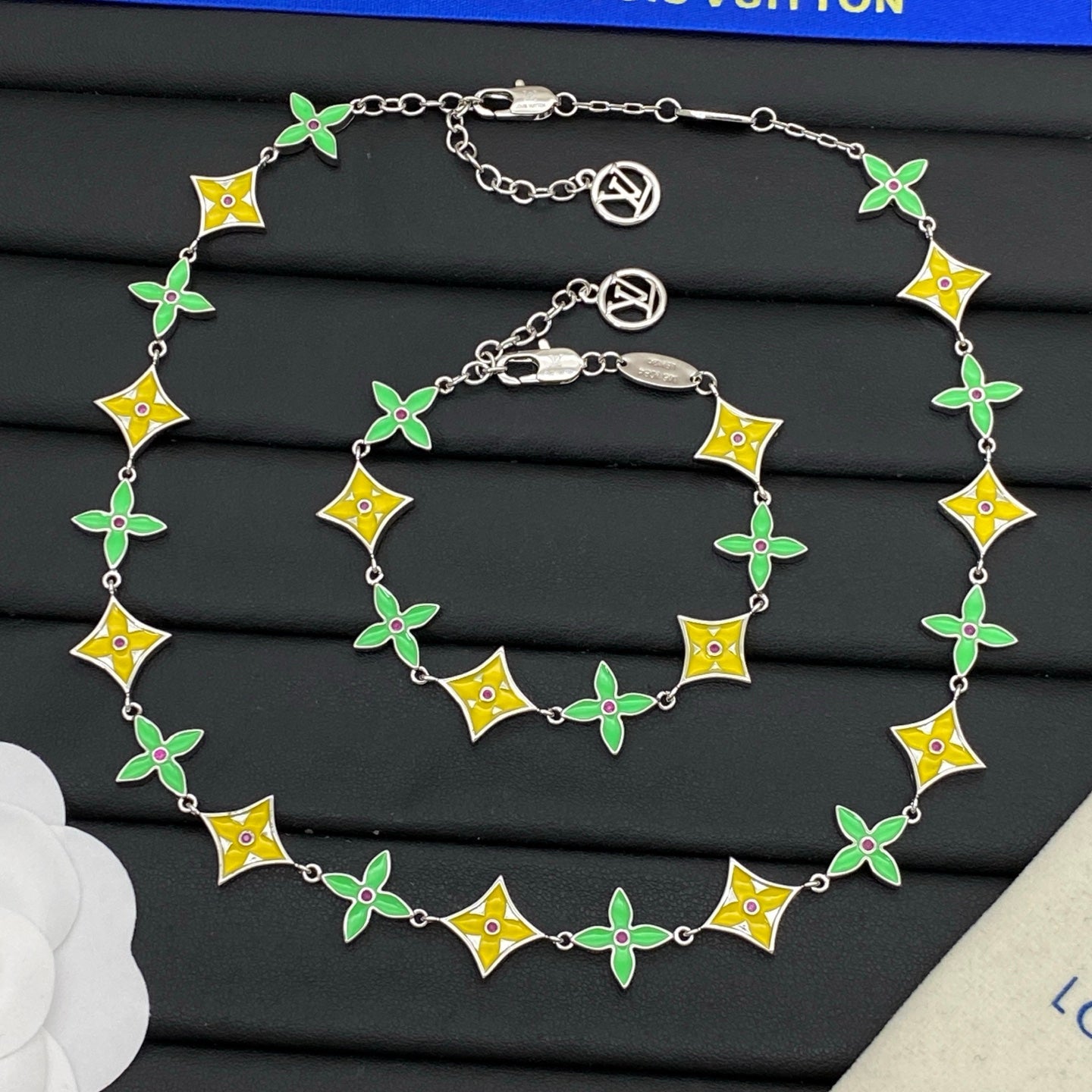 Catch your eye Love Earrings & Bracelet & Necklace 3 Set (3 Color of Chain)