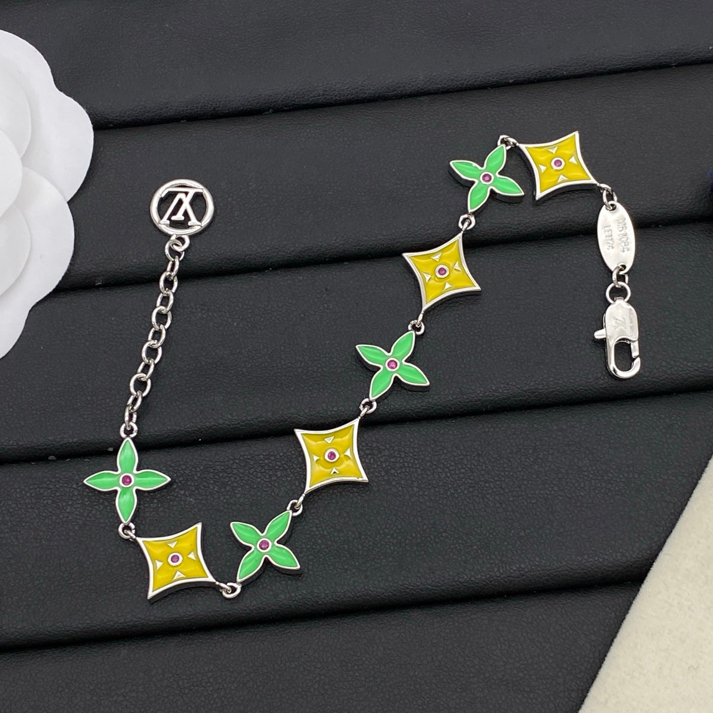 Catch your eye Love Earrings & Bracelet & Necklace 3 Set (3 Color of Chain)