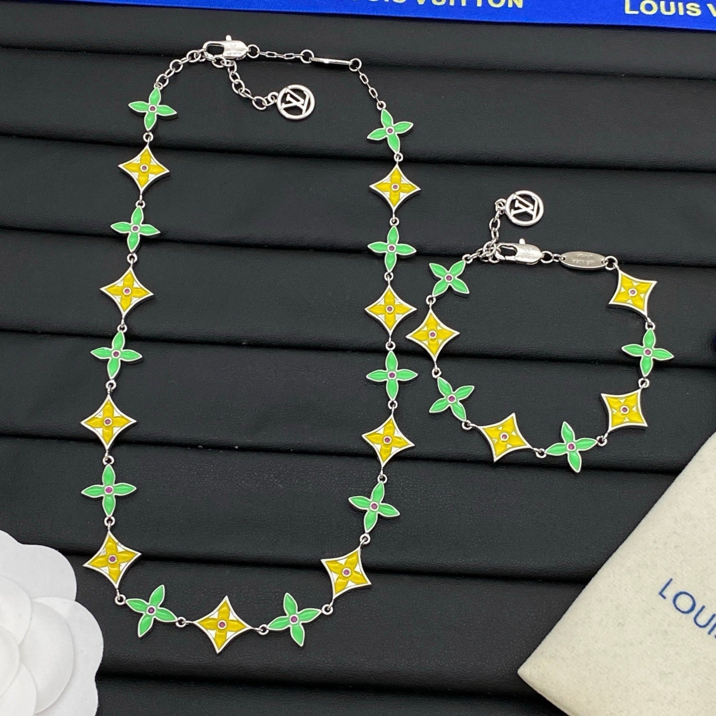 Catch your eye Love Earrings & Bracelet & Necklace 3 Set (3 Color of Chain)