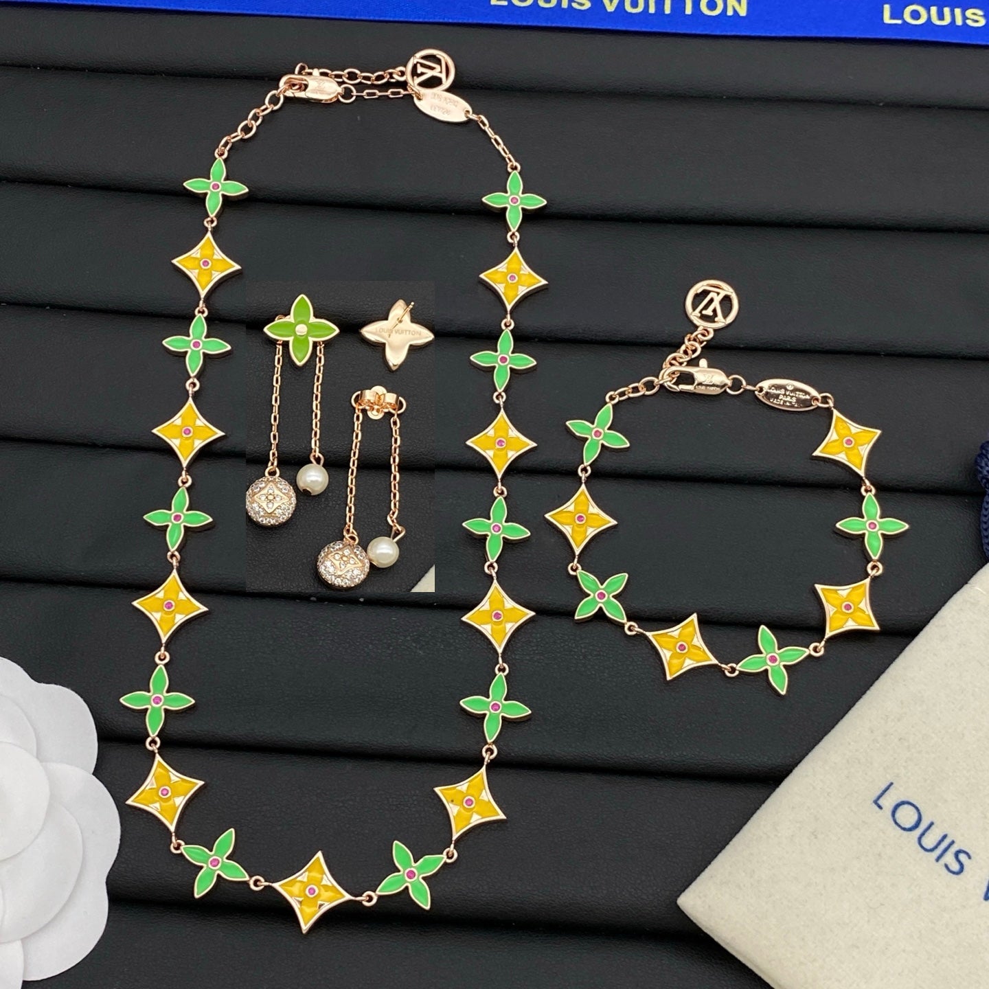 Catch your eye Love Earrings & Bracelet & Necklace 3 Set (3 Color of Chain)