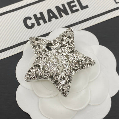 Star C Diamond Girl Brosche